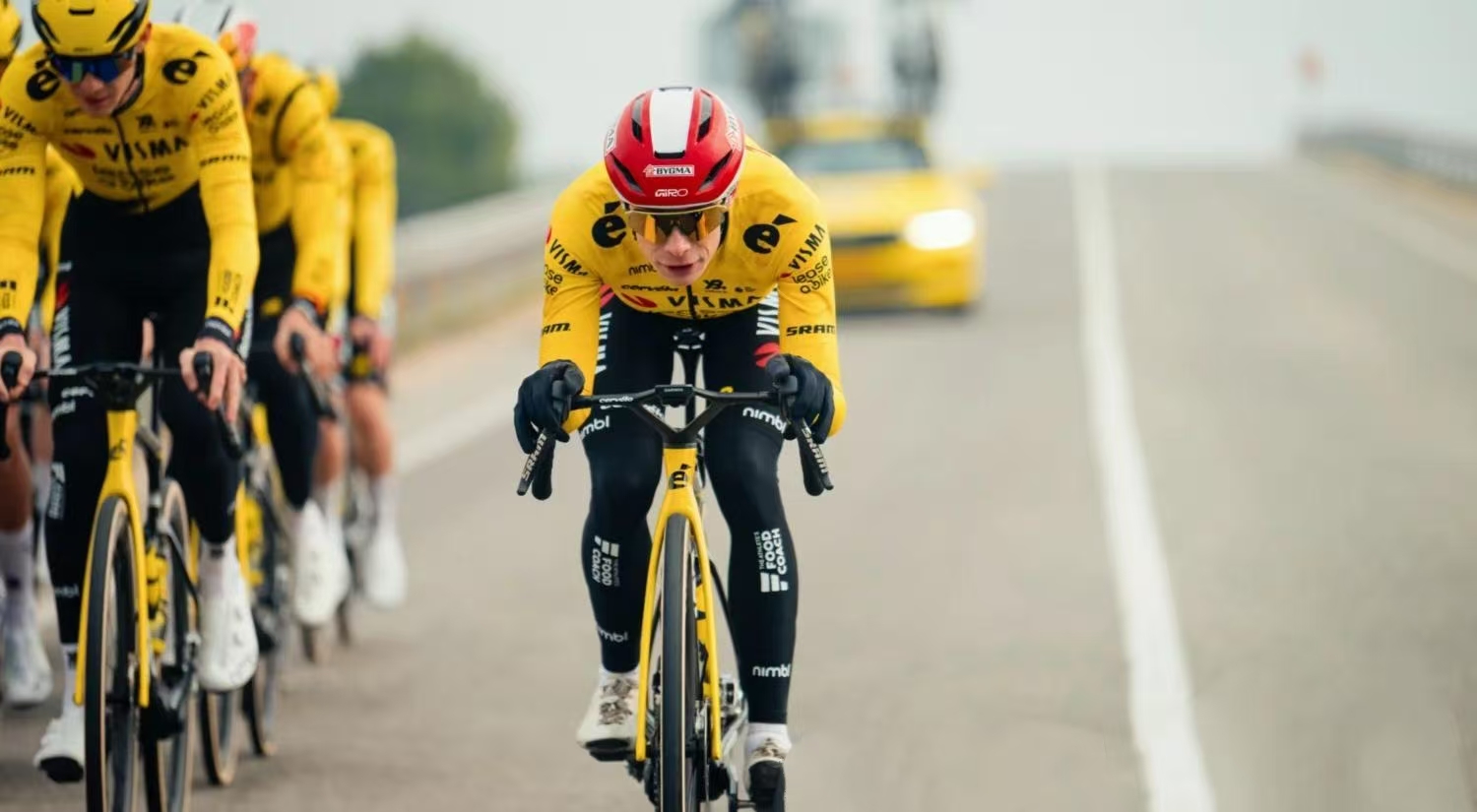 La strada verso il Giro d'Italia con la maglia Viesma